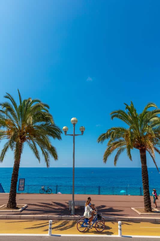 Vélo sur la Promenade des Anglais