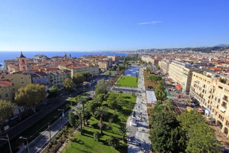 Nice et sa promenade du Paillon vue par un drone