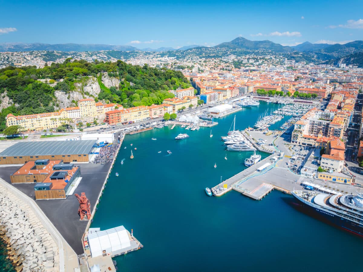Vue aérienne du port de Nice